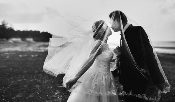 wedding couple kissing