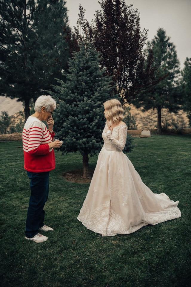 Bride Wears Grandmother S Wedding Dress From 1962 Surprises Her With Photoshoot Rachwed